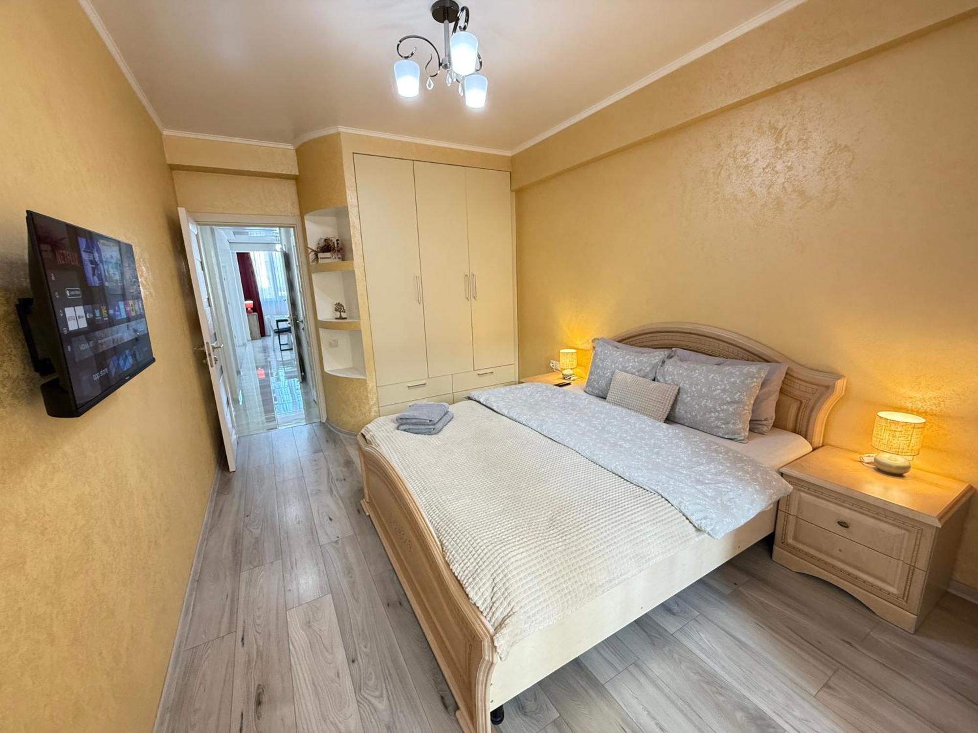 Cozy Two Bedroom Large Apartment Chisinau Exterior photo