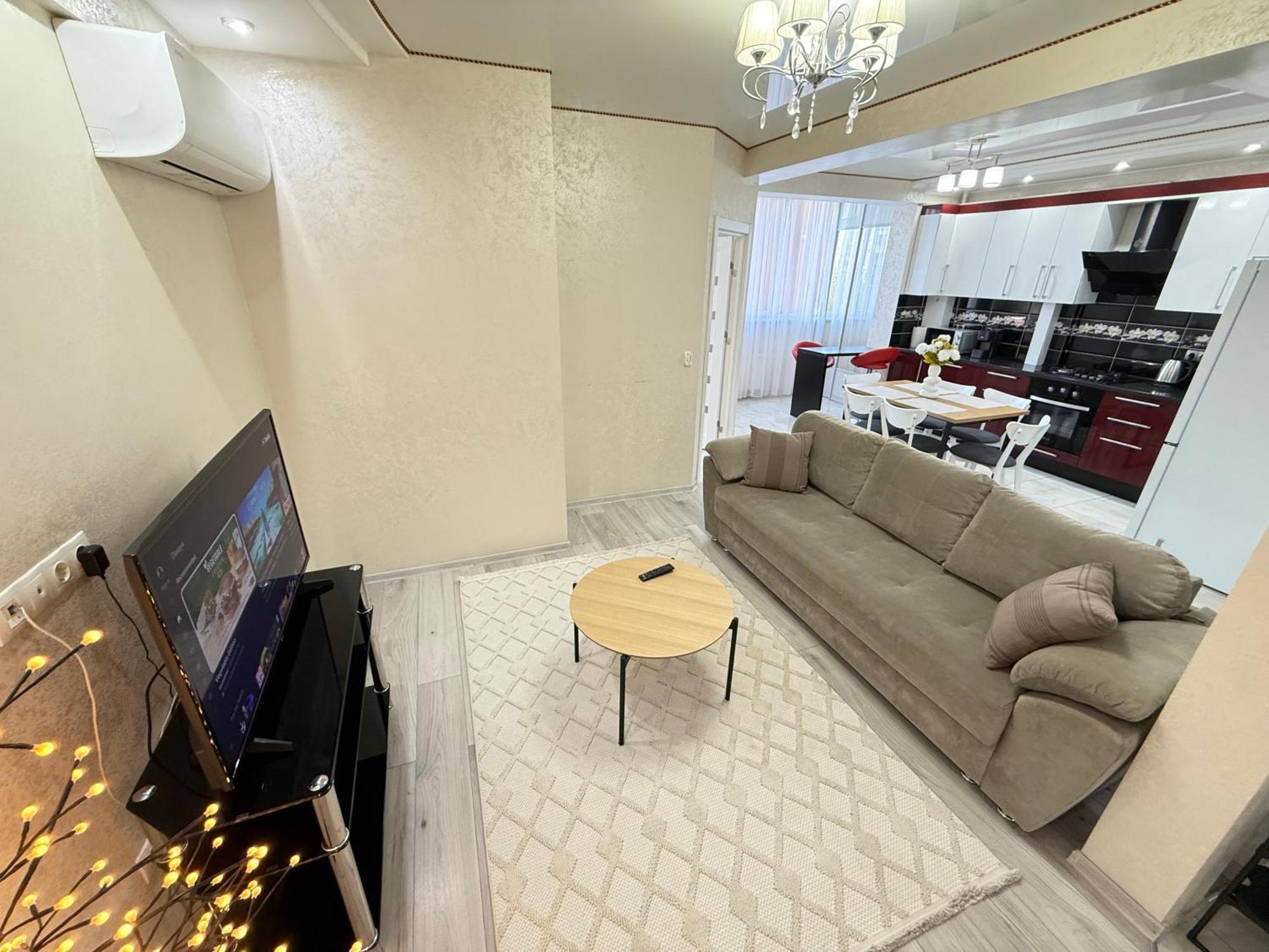 Cozy Two Bedroom Large Apartment Chisinau Exterior photo